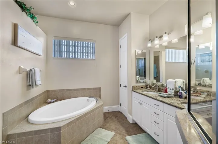 3237  Yucatan  PKWY, Cape Coral, FL 33993