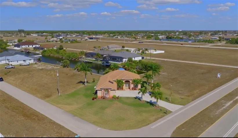 3237  Yucatan  PKWY, Cape Coral, FL 33993