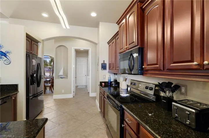 3237  Yucatan  PKWY, Cape Coral, FL 33993