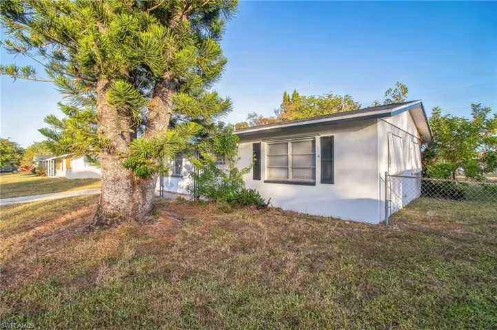1536 Lindale Cir, Lehigh Acres Fl 33936