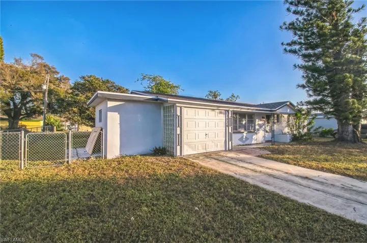 1536 Lindale Cir, Lehigh Acres Fl 33936