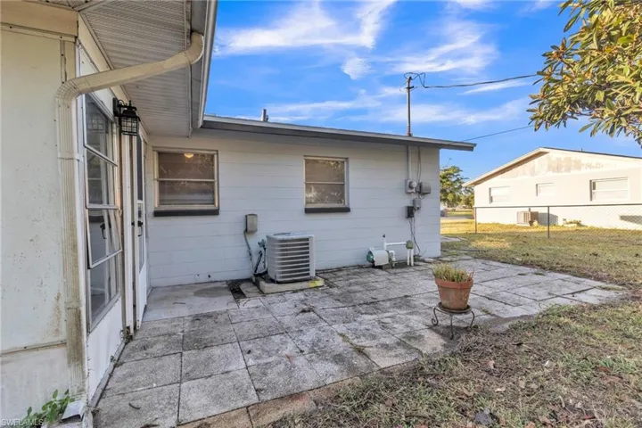 1536 Lindale Cir, Lehigh Acres Fl 33936