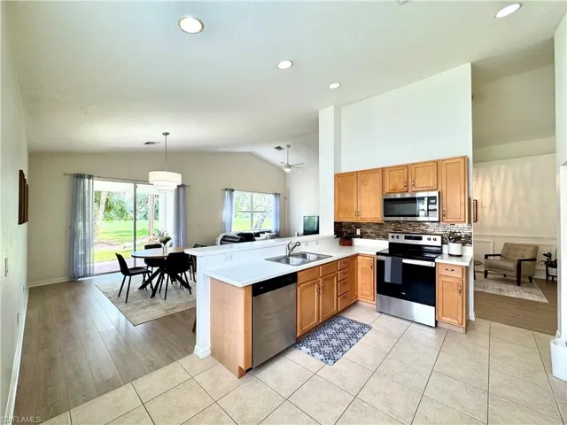 1905  Par  DR, Naples, FL 34120