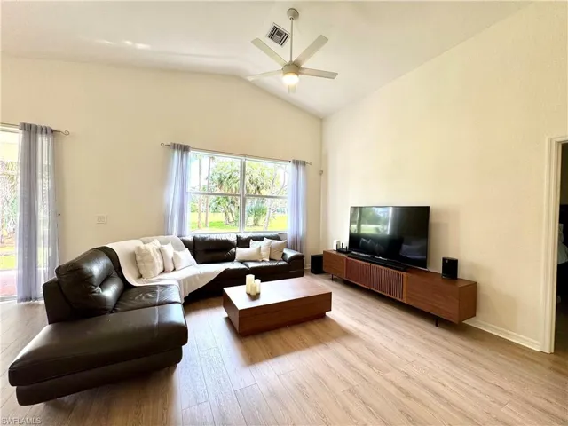 1905  Par  DR, Naples, FL 34120