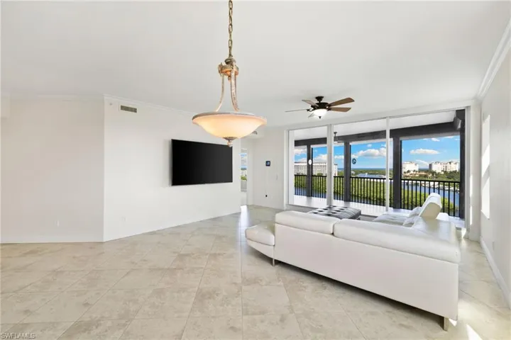 420 Cove Tower Dr 804, Naples, Florida 34110