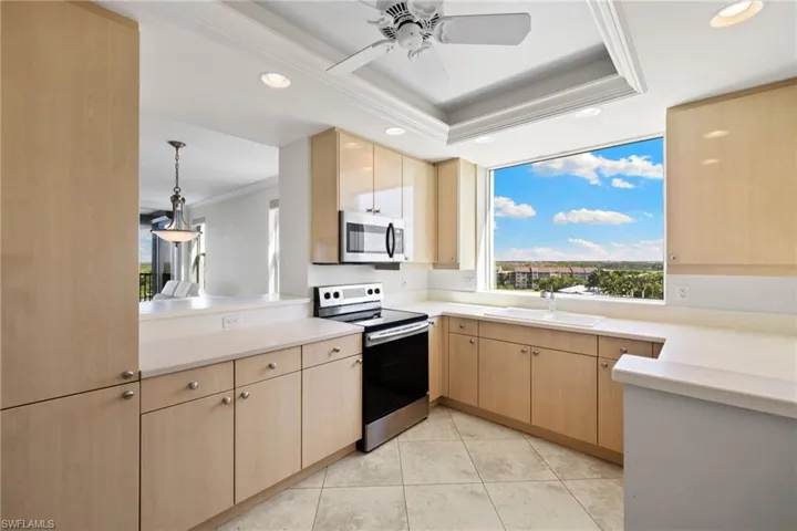 420 Cove Tower Dr 804, Naples, Florida 34110