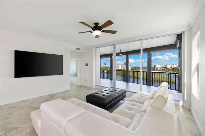 420 Cove Tower Dr 804, Naples, Florida 34110