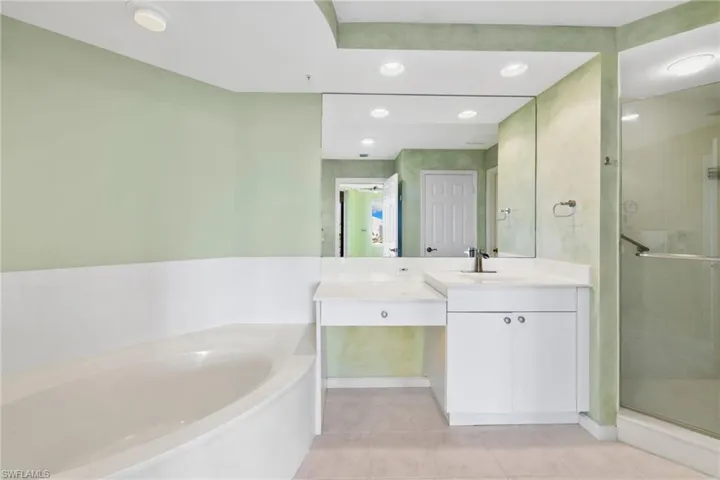 420 Cove Tower Dr 804, Naples, Florida 34110