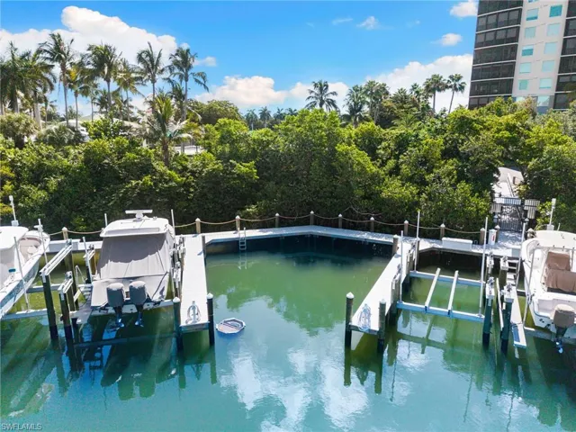 420 Cove Tower Dr 804, Naples, Florida 34110