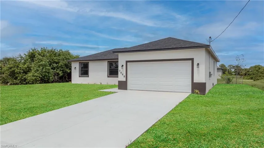 View of front of house featuring a front yard