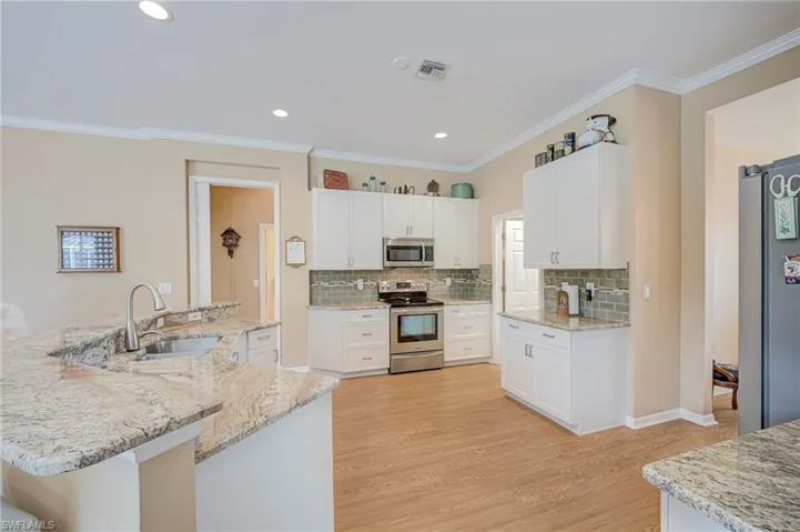 11086 Lakeland Cir, Fort Myers, Florida 33913