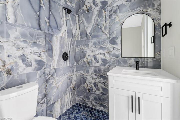 Full Bath that could easily be a Pool Bath