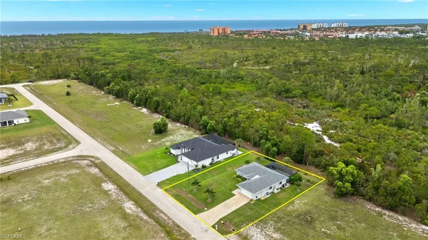 Awesome location not far from Pine Island Sound as the crow flies.