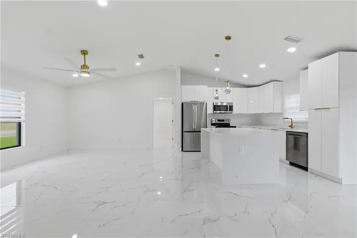 2201 Ne 10th Pl, Cape Coral, Florida 33909