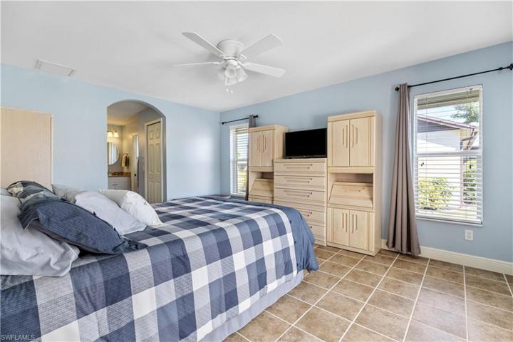 2204 SE 11th ST, CAPE CORAL FL 33990