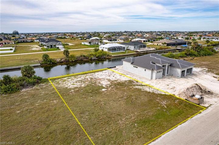 Gulf Access LotWith NEW 2023 seawall1212 NW 32nd Pl