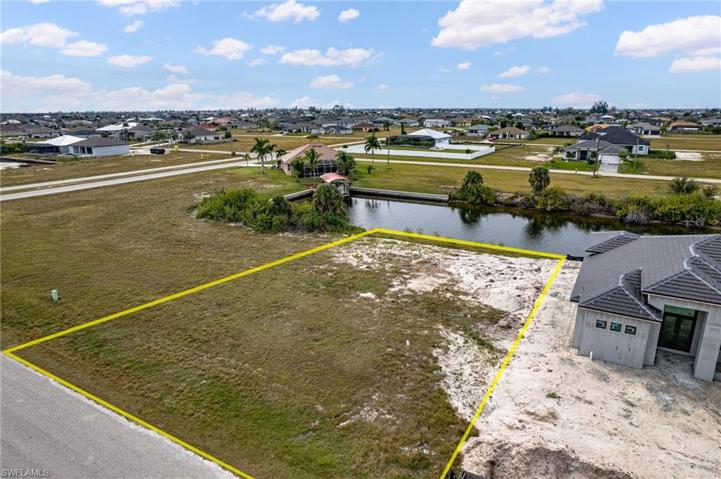 Gulf Access LotWith NEW 2023 seawall1212 NW 32nd Pl