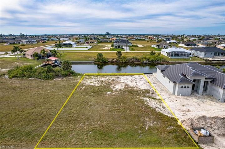 Gulf Access LotWith NEW 2023 seawall1212 NW 32nd Pl