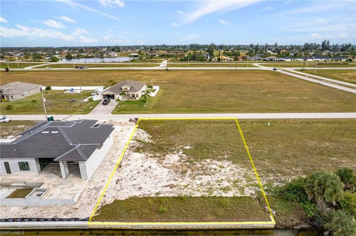 Gulf Access LotWith NEW 2023 seawall1212 NW 32nd Pl