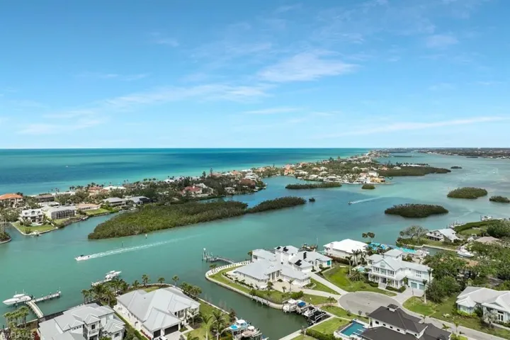 417  Shore  RD, Nokomis, FL 34275