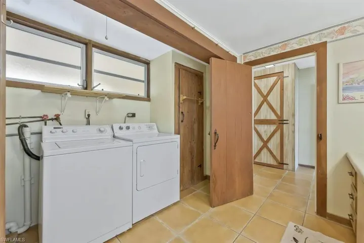 417  Shore  RD, Nokomis, FL 34275