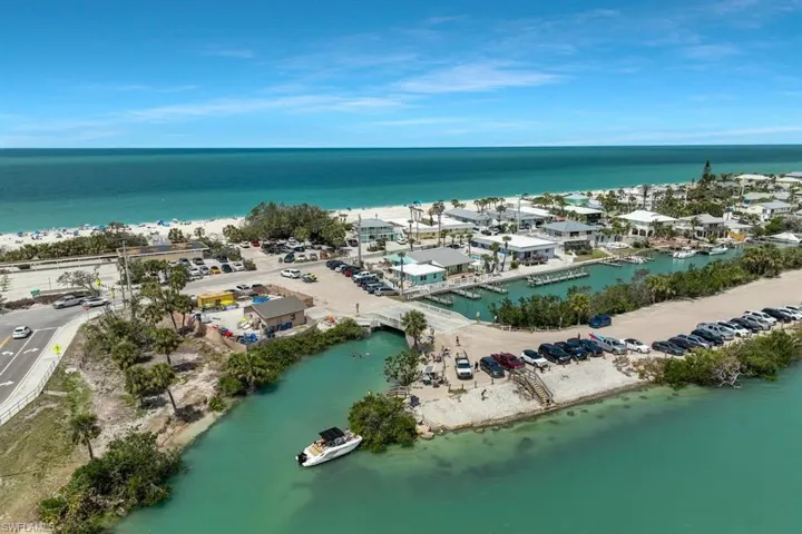 417  Shore  RD, Nokomis, FL 34275