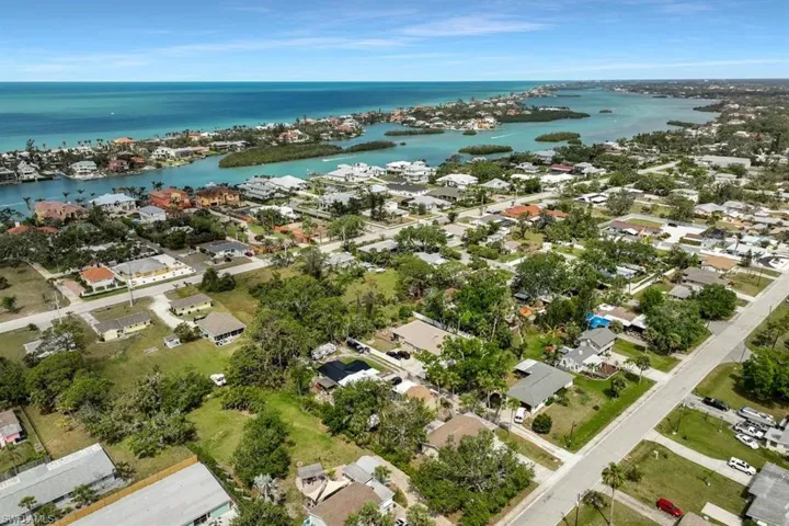 417  Shore  RD, Nokomis, FL 34275
