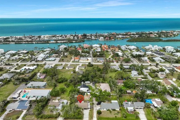 417  Shore  RD, Nokomis, FL 34275