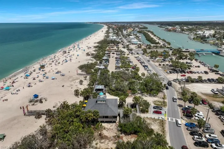 417  Shore  RD, Nokomis, FL 34275