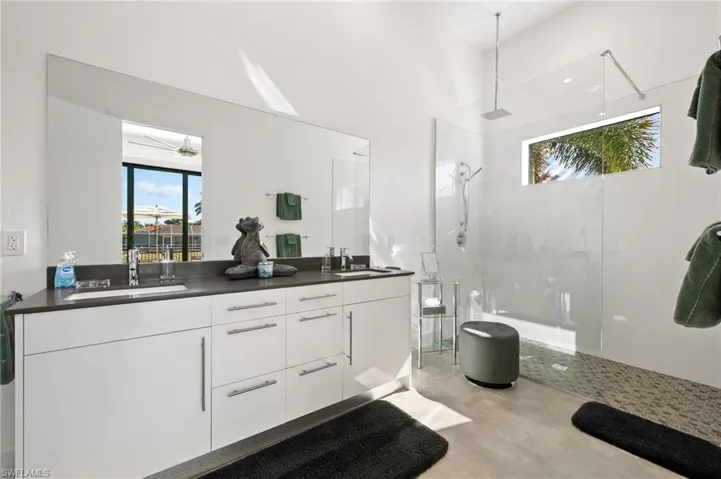 5324 Mayfair Ct, Cape Coral, Florida 33904