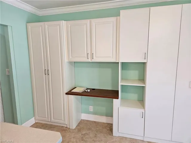 lLots of built ins