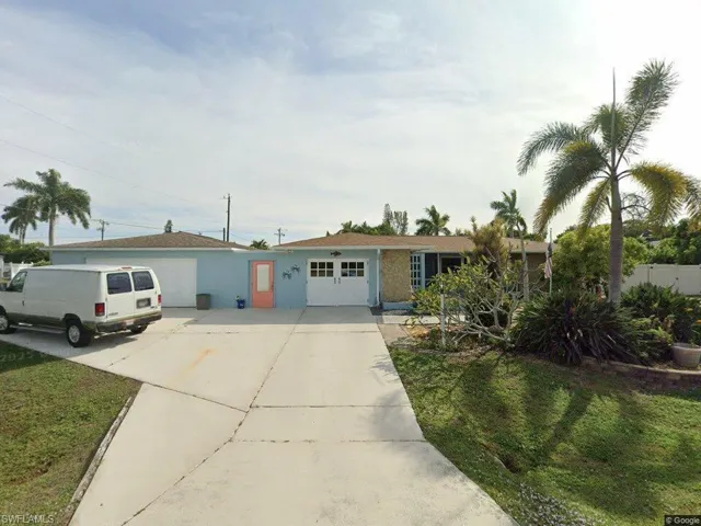 Front on an extra large triple lot!