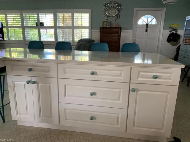 New Island w/quartz top