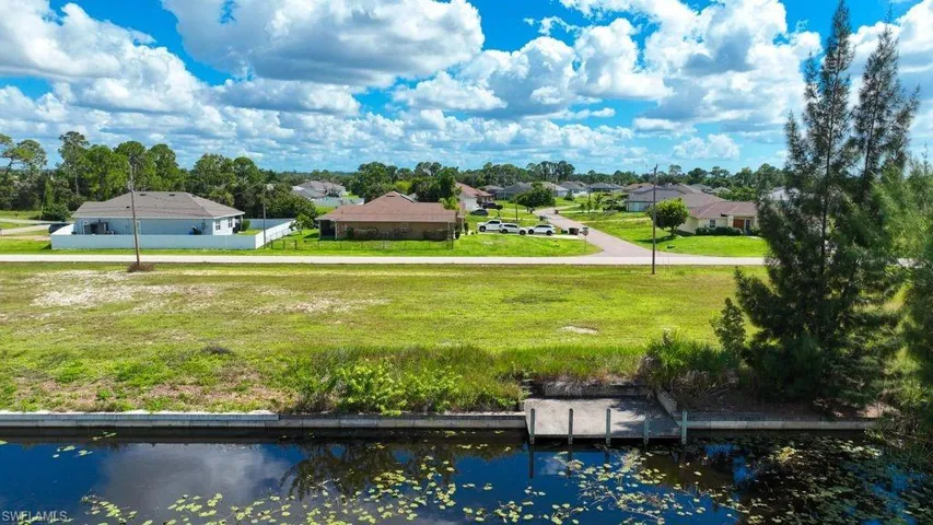 1011 Ne 37th Ter, Cape Coral, Florida 33909