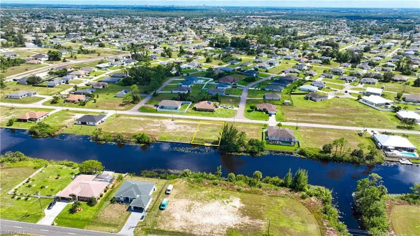 1011 Ne 37th Ter, Cape Coral, Florida 33909