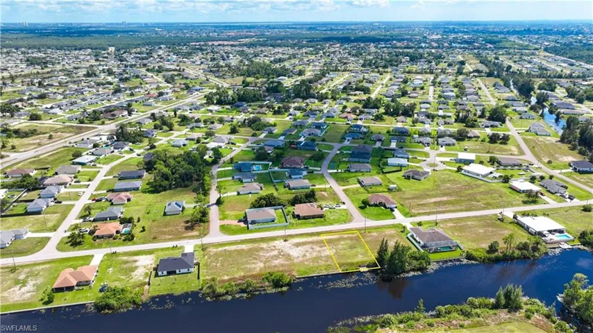 1011 Ne 37th Ter, Cape Coral, Florida 33909