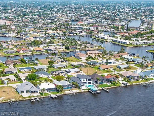 1825 Se 12th Ter, Cape Coral, Florida 33990