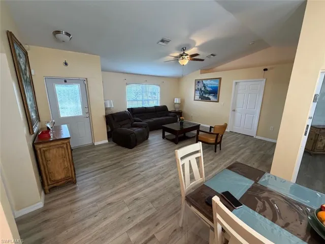1825 Se 12th Ter, Cape Coral, Florida 33990