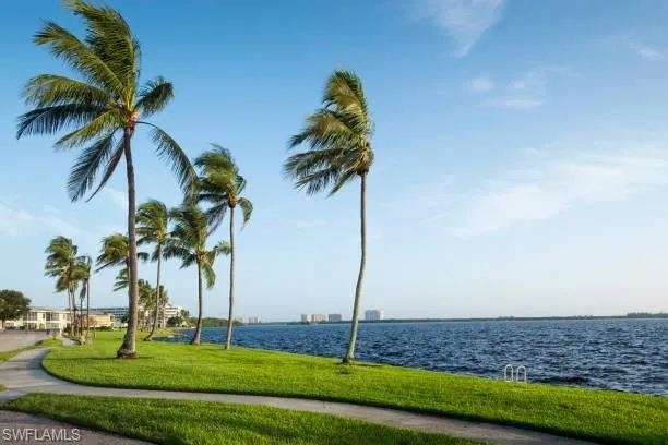 1825 Se 12th Ter, Cape Coral, Florida 33990