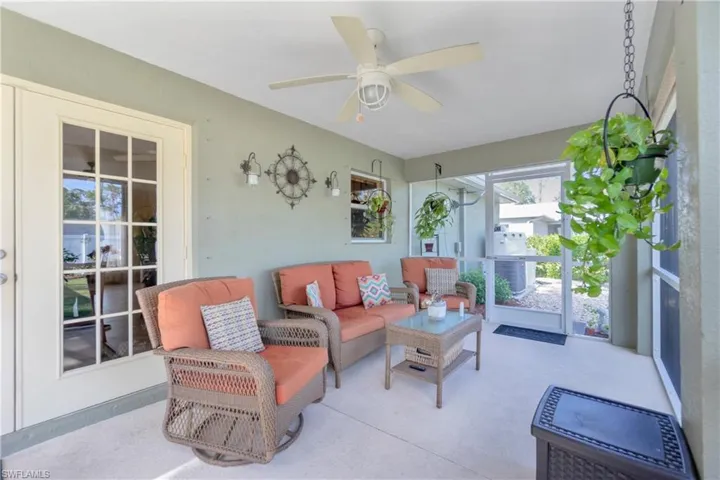 Sunroom / solarium with ceiling fan
