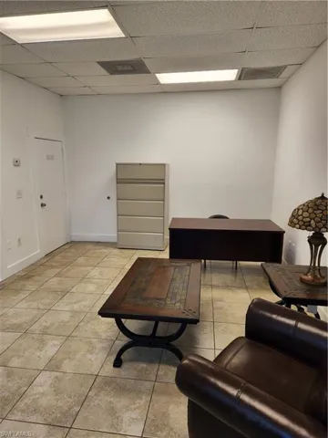 300sq ft office under air