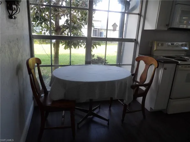 Eat In Kitchen area