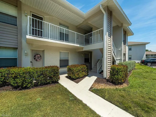 1344  Derbyshire  CT, Naples, FL 34116