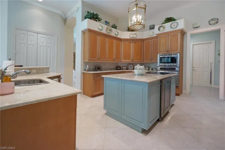 710 Shadow Lake Ln, Naples, Florida 34108