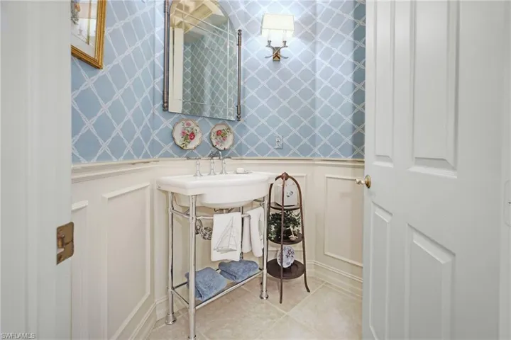 710 Shadow Lake Ln, Naples, Florida 34108