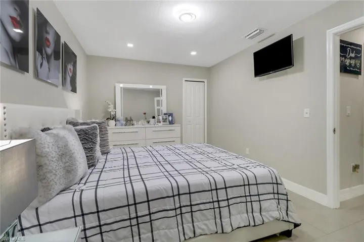 2193  45th SW TER, Naples, FL 34116