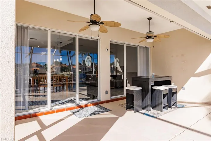 Covered lanai for outside living!