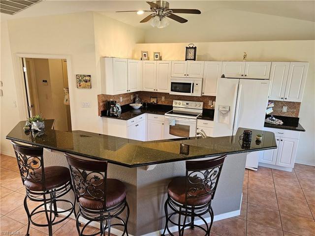Kitchen with granit counter tops