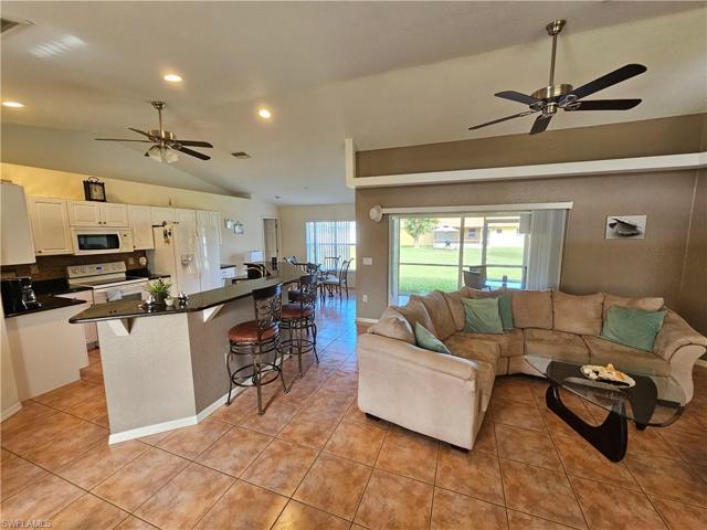 305 SE 25th TER, CAPE CORAL FL 33904