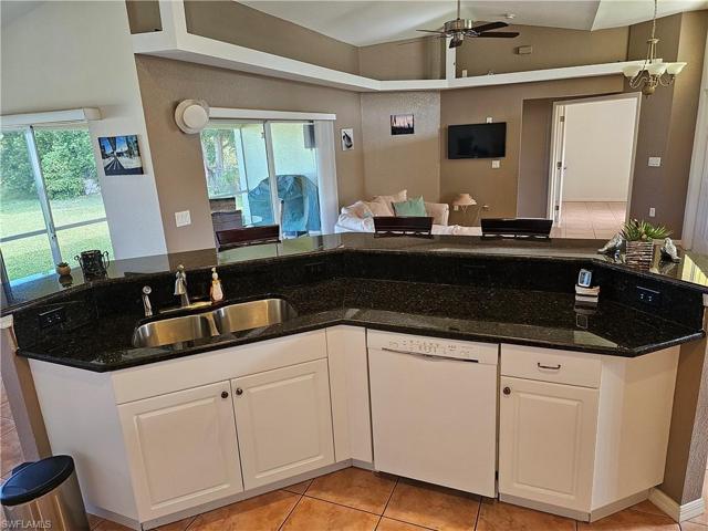 305 SE 25th TER, CAPE CORAL FL 33904